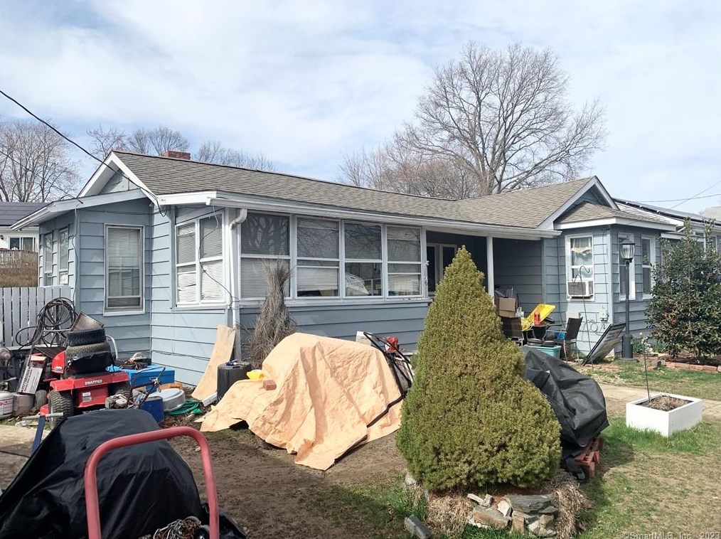 16 Knoll Ave, Milford, CT 06460