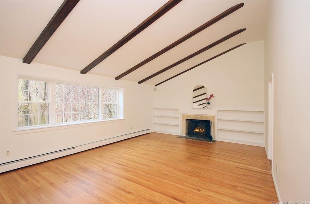 33 Saw Mill Rd, Newtown, CT 06470-1424