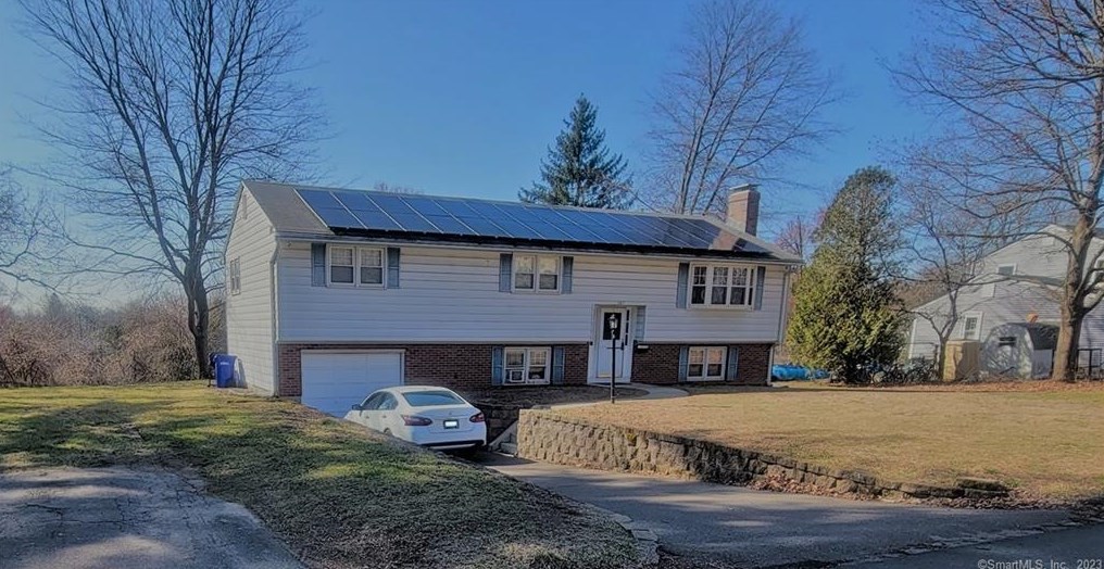 147 Taft Ln, Windsor Locks, CT 06096