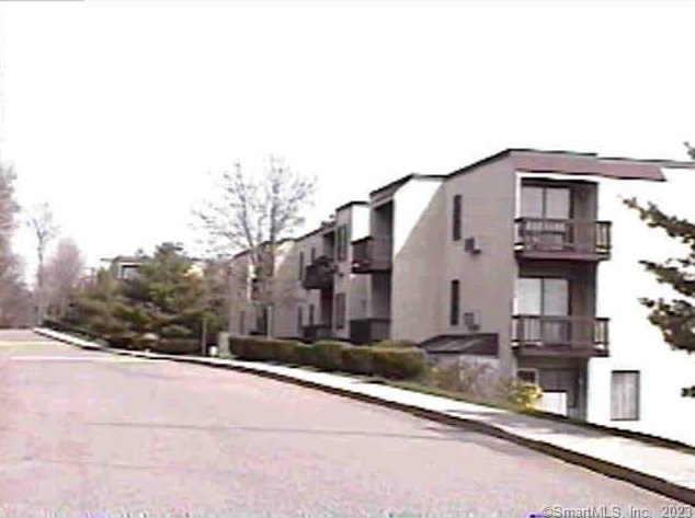 175 Mill Pond Rd, New Haven CT  06514-1726 exterior