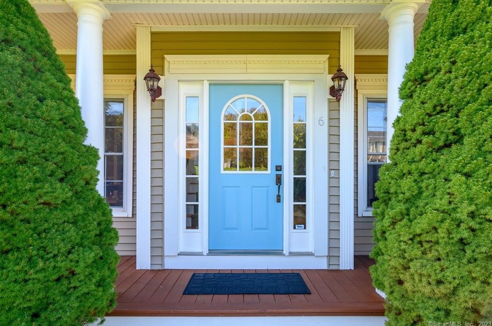 6 Strawberry Ln, Sandy Hook, CT 06482-1604