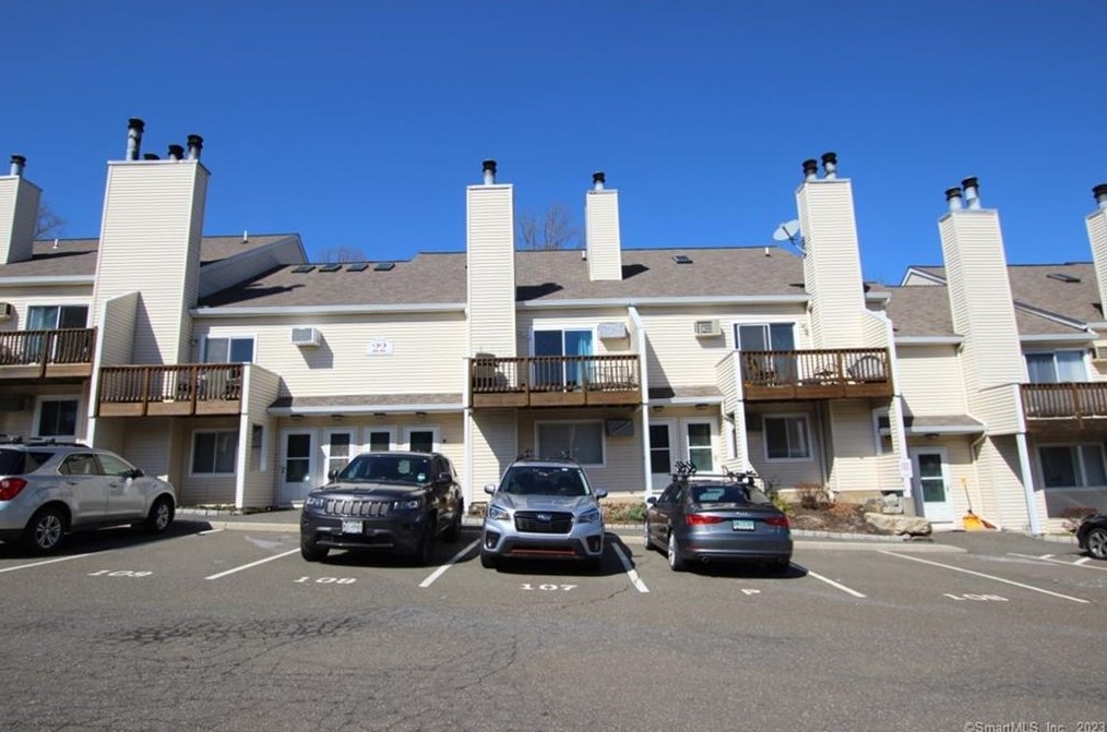 8 Rose Ln #22-12, Danbury, CT 06811