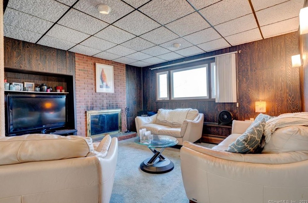 44 Woodland Rd, Rocky Hill CT  06067-2616 exterior