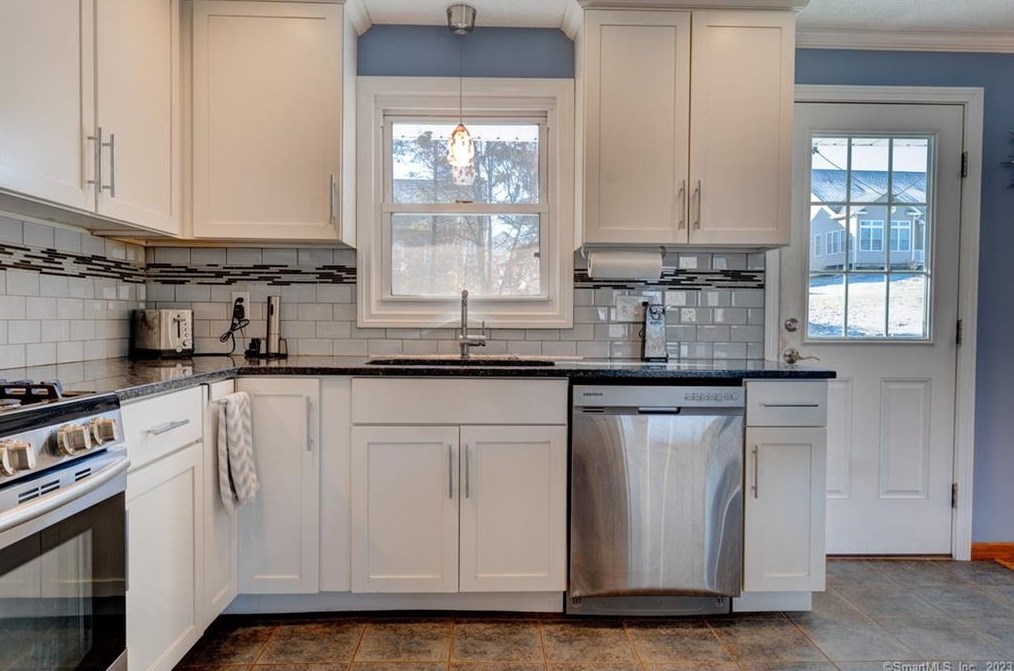 44 Woodland Rd, Rocky Hill CT  06067-2616 exterior