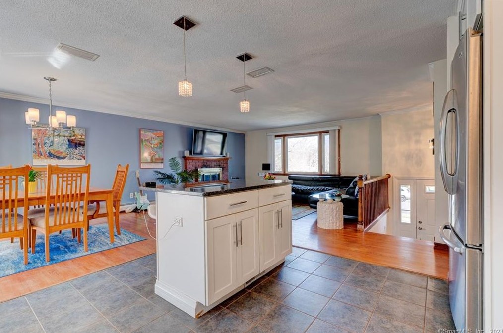 44 Woodland Rd, Rocky Hill CT  06067-2616 exterior