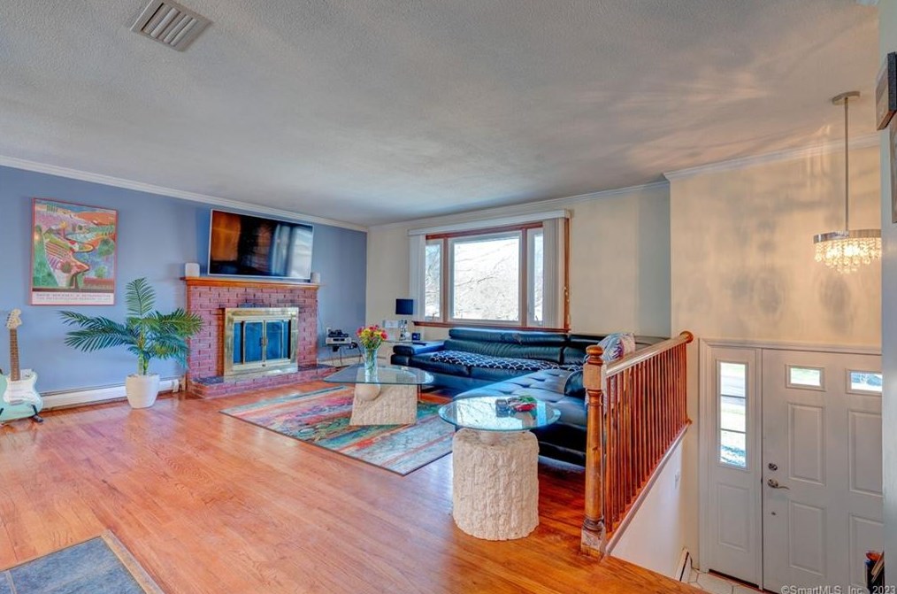 44 Woodland Rd, Rocky Hill CT  06067-2616 exterior