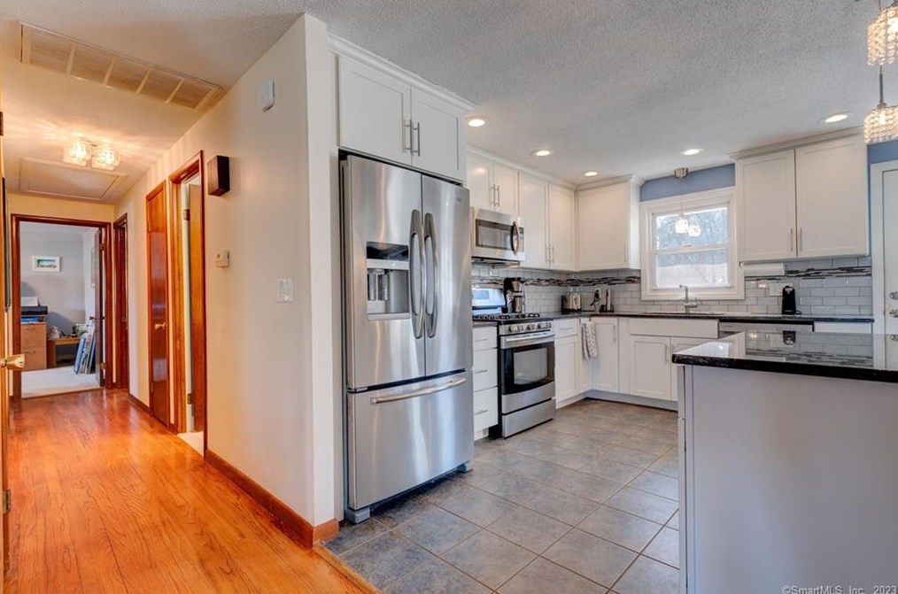 44 Woodland Rd, Rocky Hill CT  06067-2616 exterior