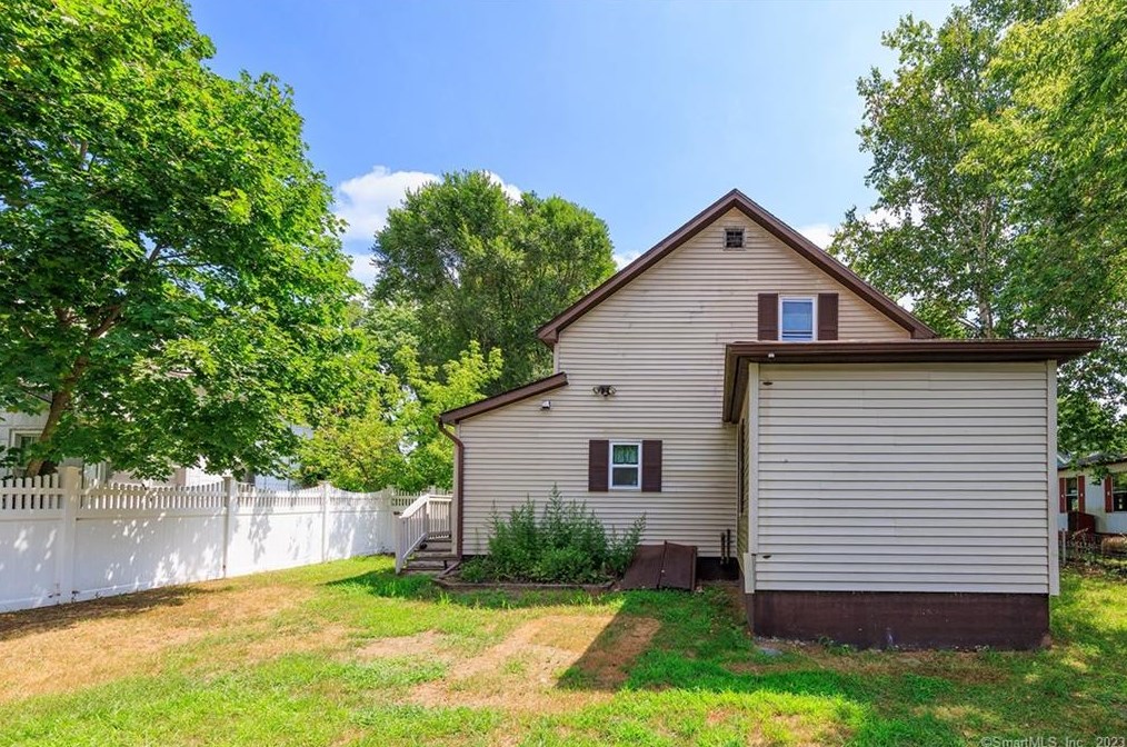 11 Phillips St, Plainfield CT  06374-1024 exterior