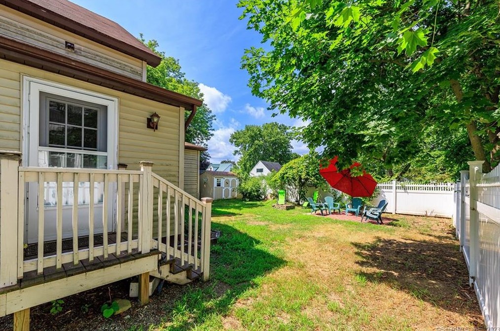 11 Phillips St, Plainfield CT  06374-1024 exterior