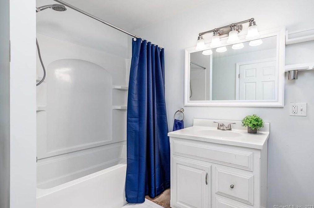 11 Phillips St, Plainfield CT  06374-1024 exterior