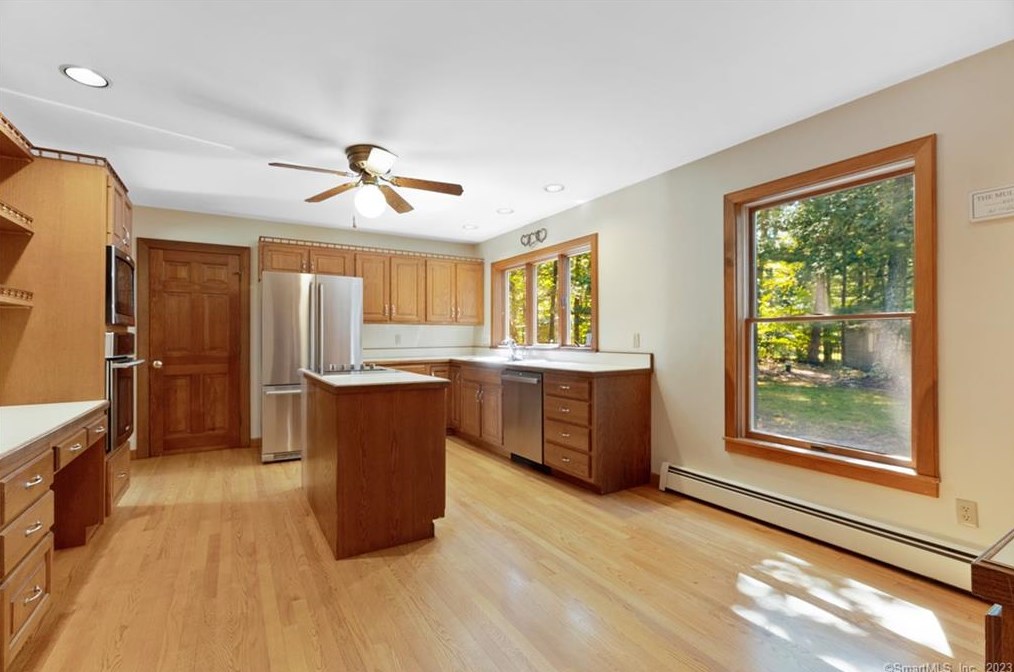 7 Silver Birch Ln, Clinton CT  06413-1174 exterior