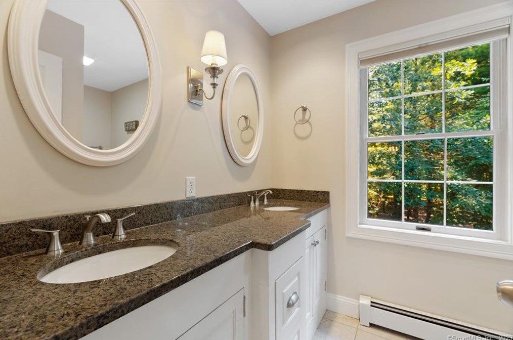 7 Silver Birch Ln, Clinton CT  06413-1174 exterior