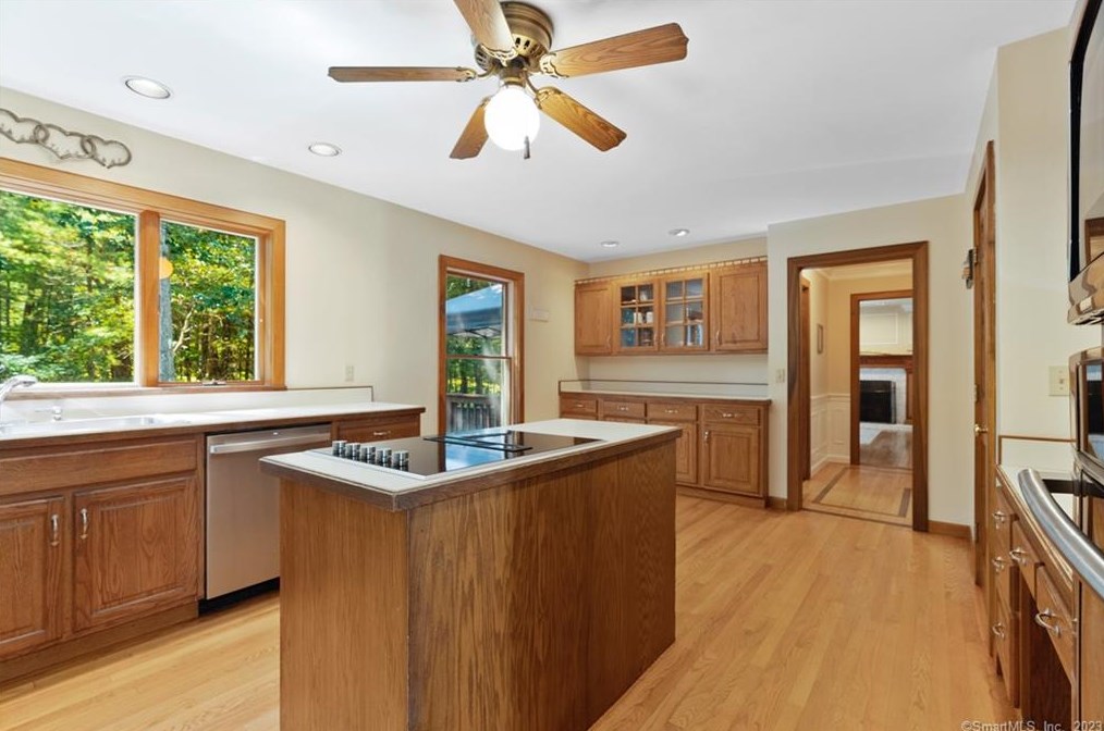 7 Silver Birch Ln, Clinton CT  06413-1174 exterior