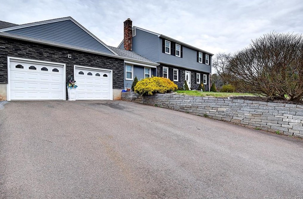 9 Still Field Rd, Manchester, CT 06040