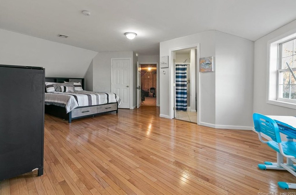 62 Crestwood Rd, Stratford CT  06614-1407 exterior