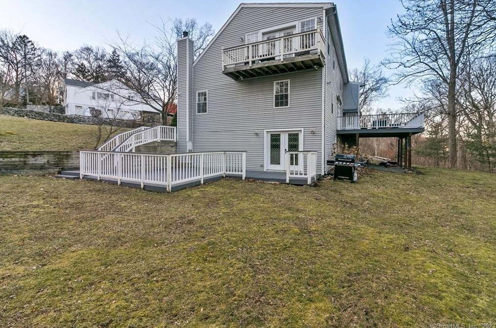 62 Crestwood Rd, Stratford CT  06614-1407 exterior