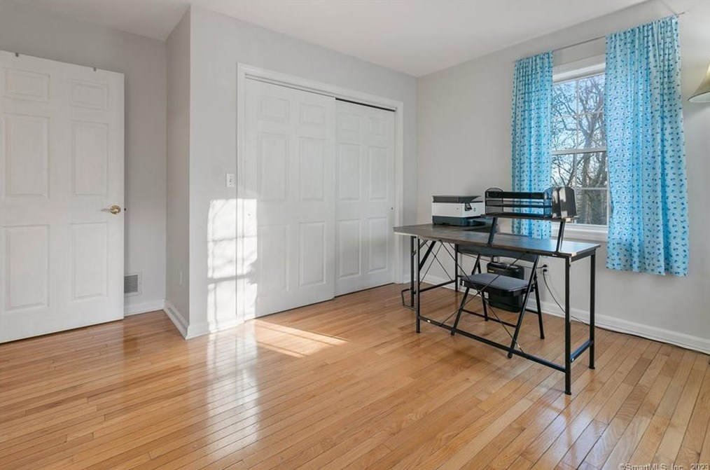 62 Crestwood Rd, Stratford CT  06614-1407 exterior