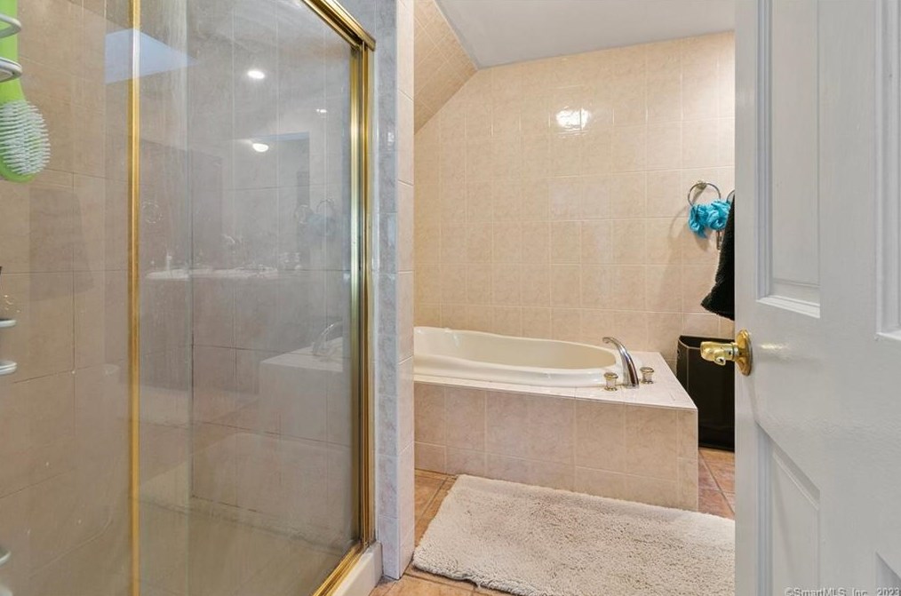 62 Crestwood Rd, Stratford CT  06614-1407 exterior