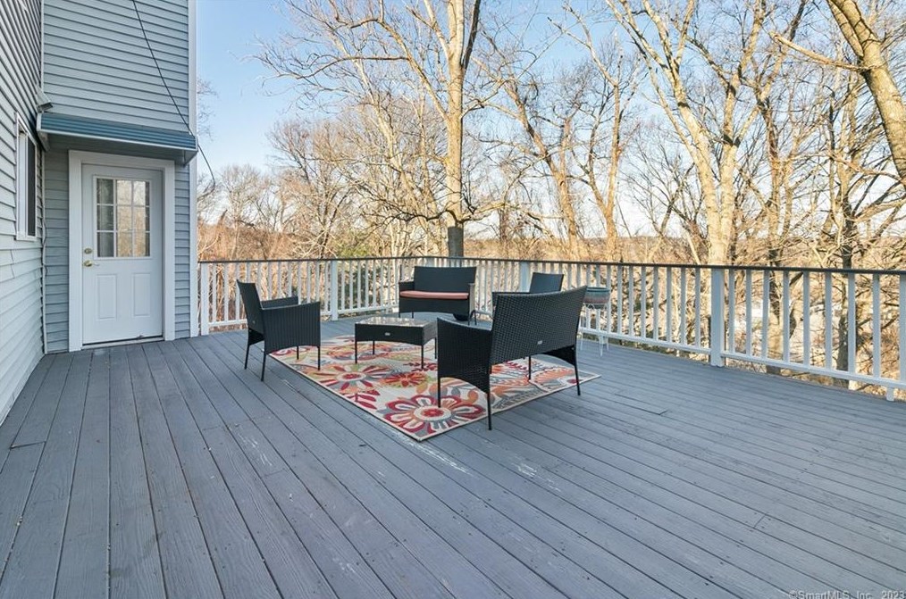 62 Crestwood Rd, Stratford CT  06614-1407 exterior