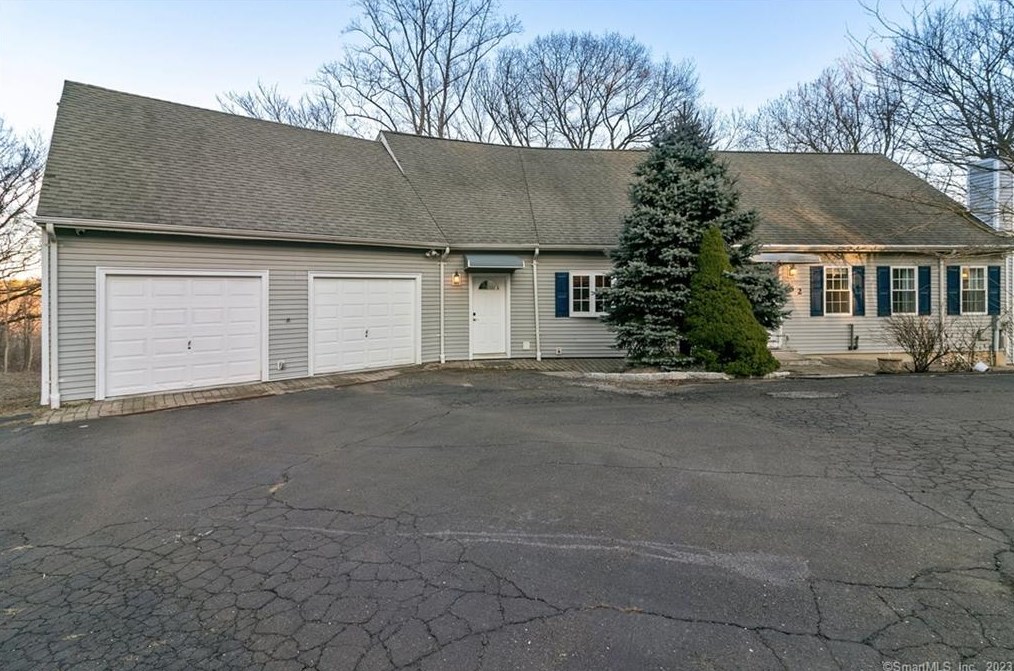 62 Crestwood Rd, Stratford CT  06614-1407 exterior