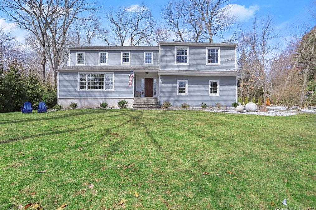 54 Country Club Rd, Tokeneke, CT 06820