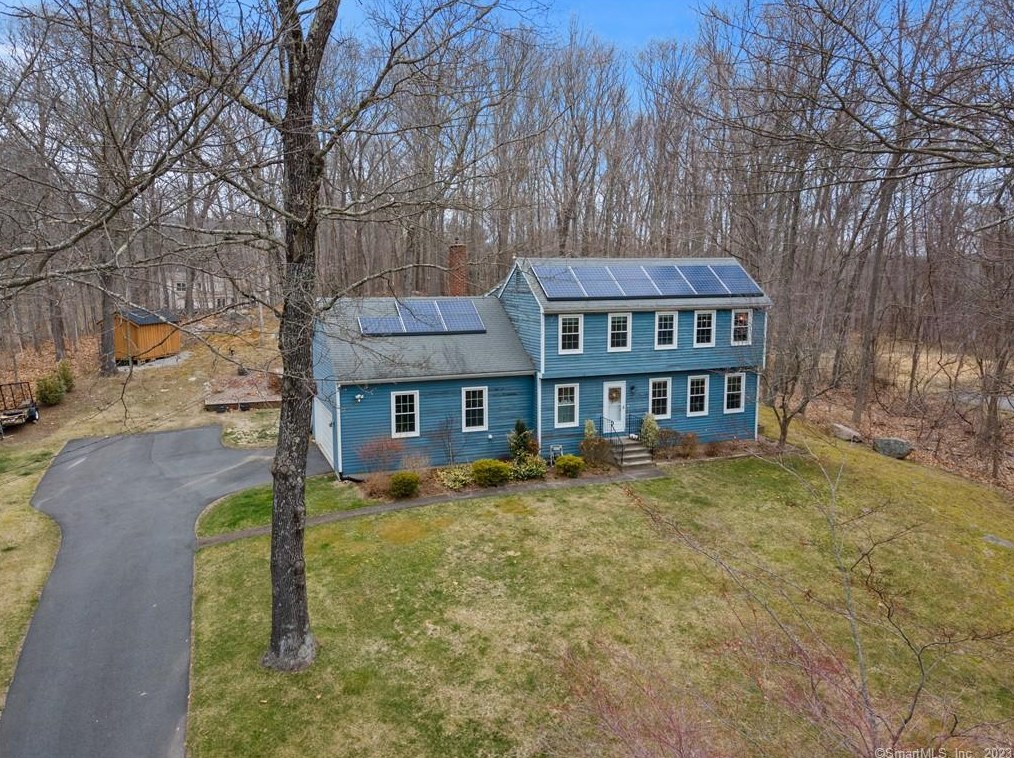 24 Oakledge Dr, Ivoryton, CT 06442-1143