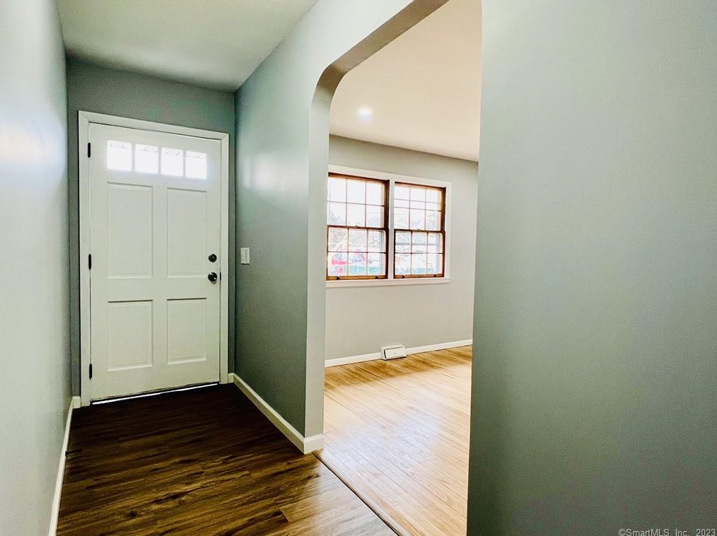 20 Barnum Rd, Danbury, CT 06811