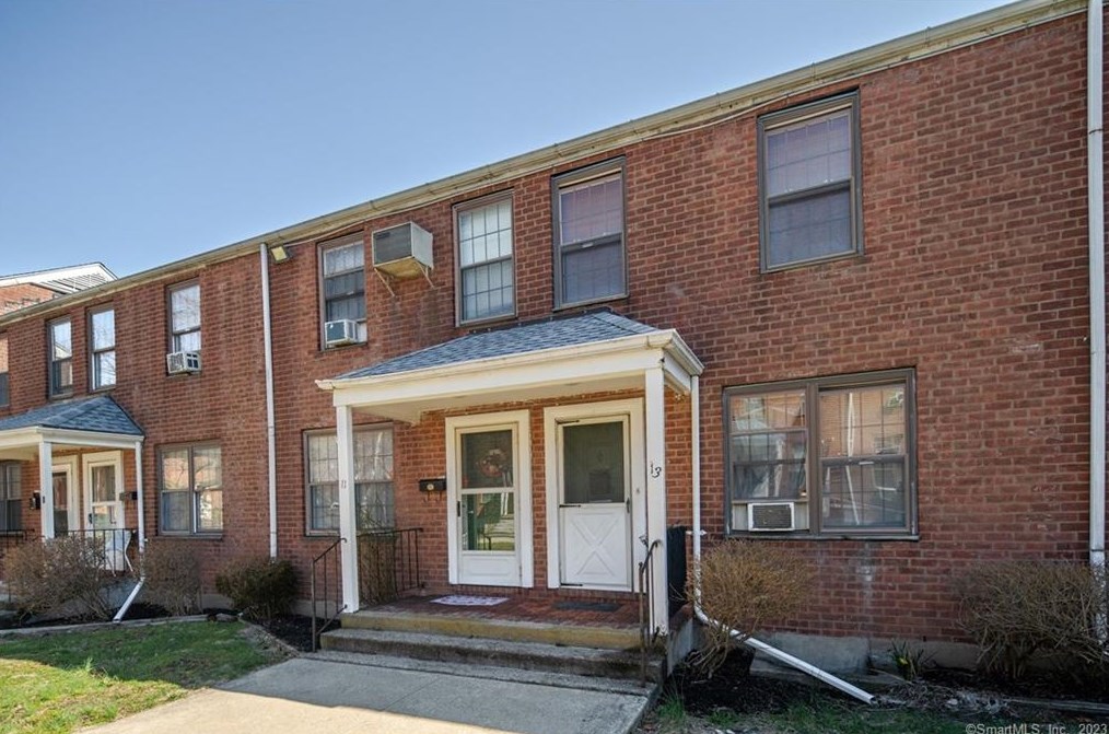 13 Nob Hill Cir #13, Bridgeport, CT 06610