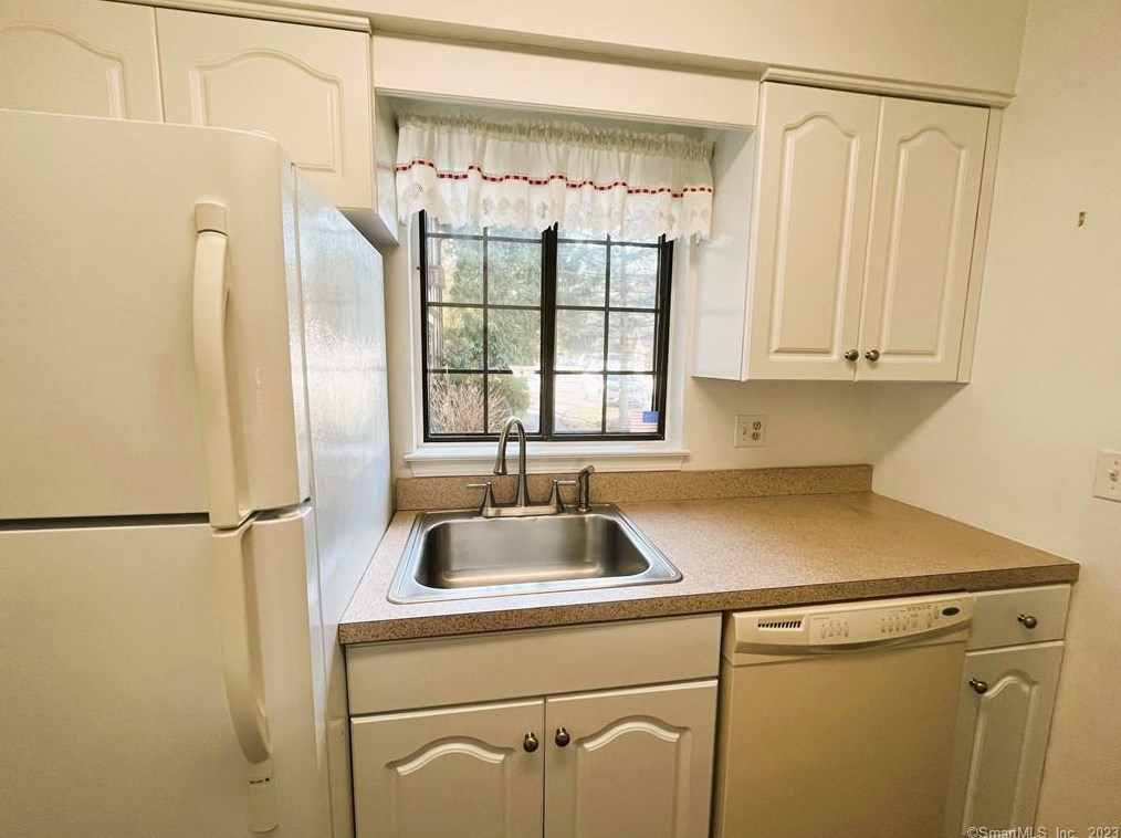 3 Eden Ct Unit 3, Brookfield Center, CT