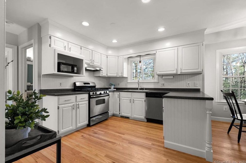 183 Highridge Rd, Avon CT  06001-3257 exterior