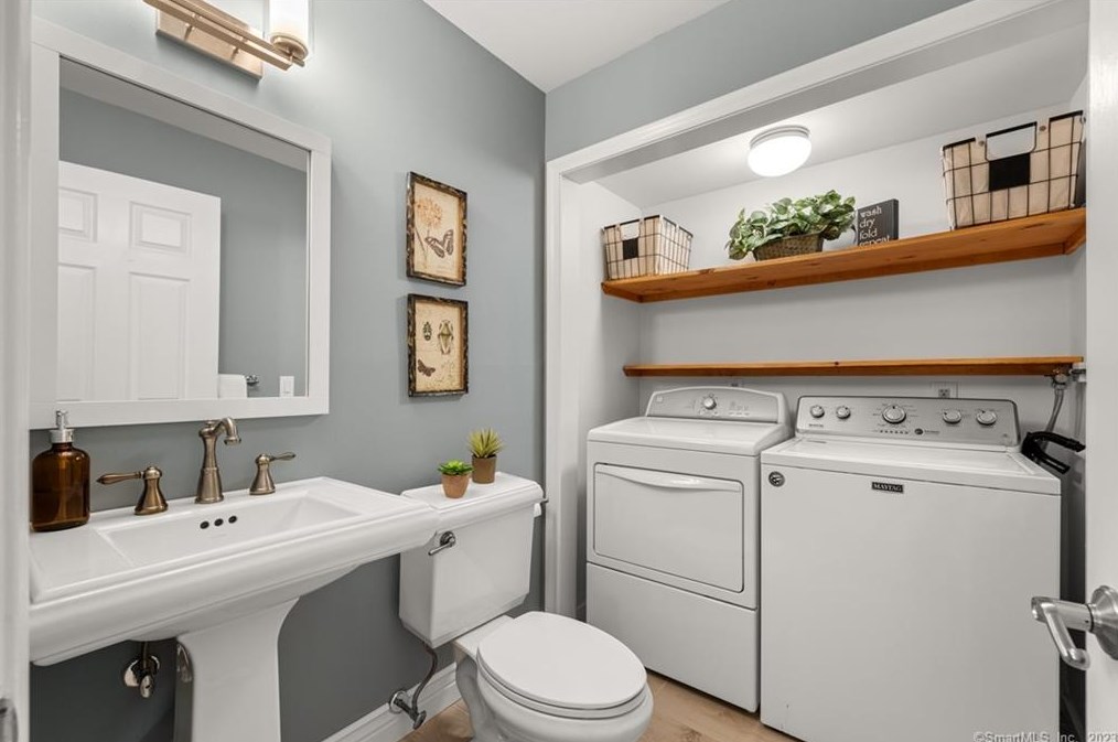 183 Highridge Rd, Avon CT  06001-3257 exterior