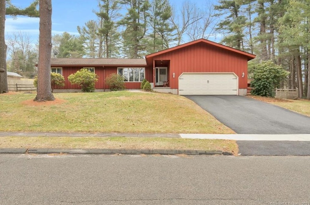 330 Pattonwood Dr, Southington, CT 06489