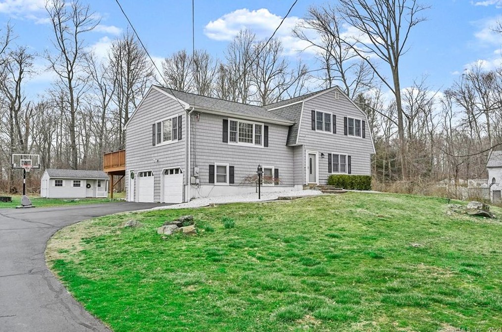 23 Powder Horn Hill, Brookfield Center, CT 06804