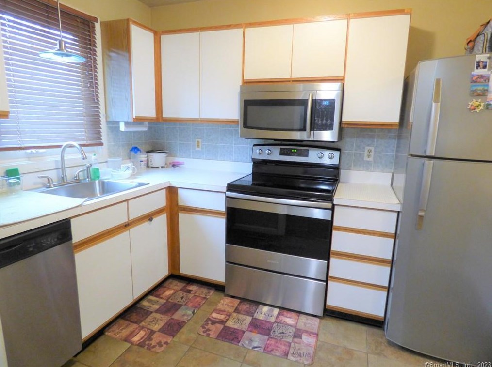 116 Oak Ridge Dr #116, Windsor Locks, CT 06096
