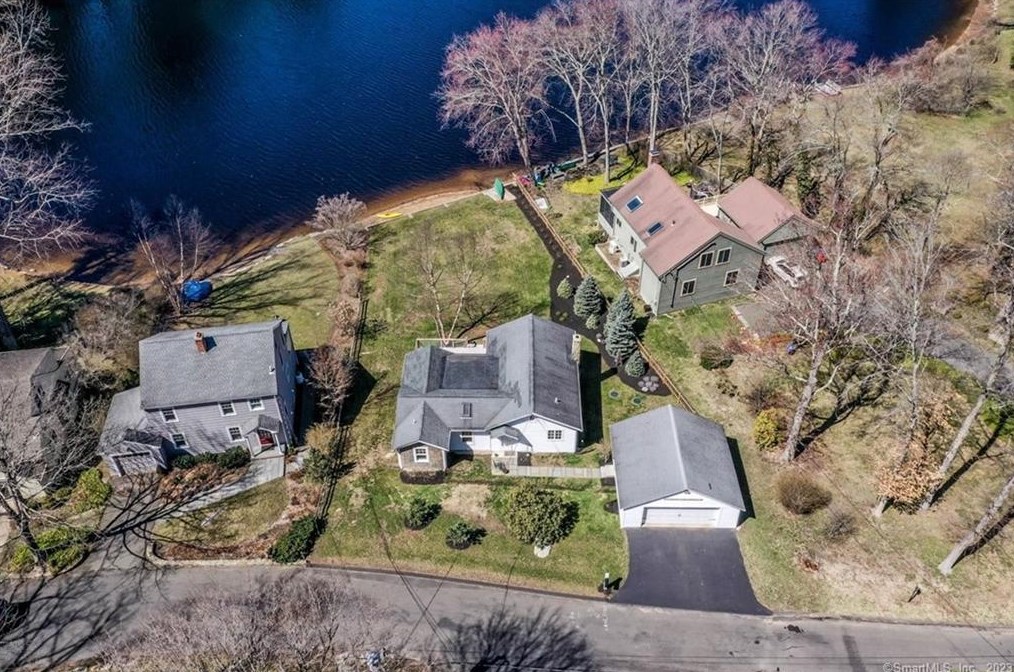 139 White Birch Dr, Guilford, CT 06437-2142
