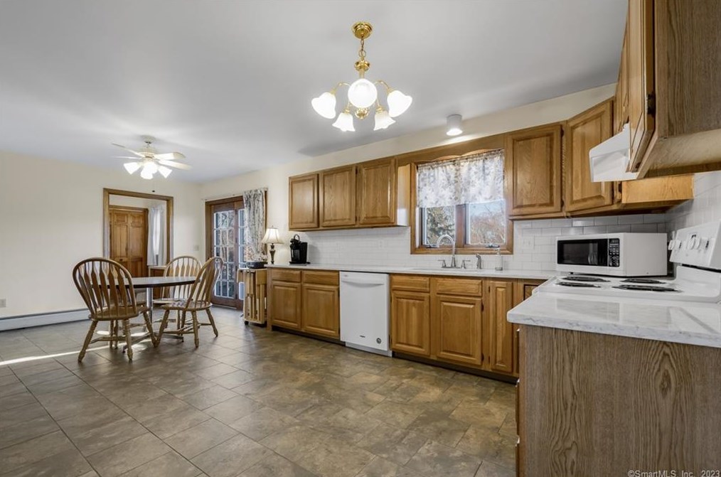 170 Mount Fair Dr, Watertown CT  06795-1670 exterior