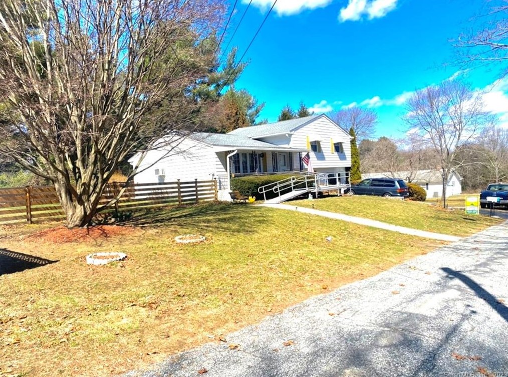 18 Beverly Dr, Norwich, CT 06351