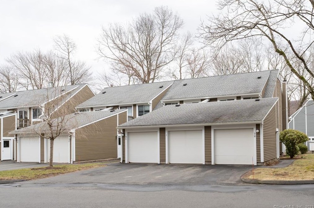 126 Hopmeadow #7g, Simsbury, CT 06089