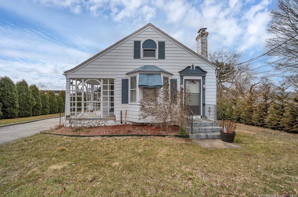 12 Tremont St, Waterford, CT 06385