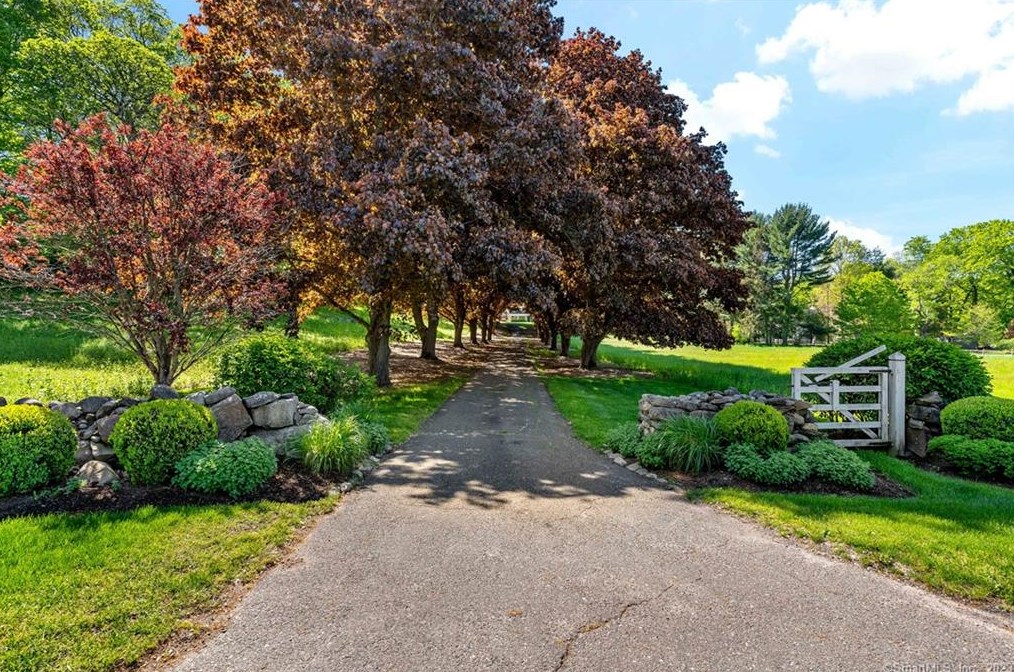 53 Norfield Rd, Weston, CT 06883-2213