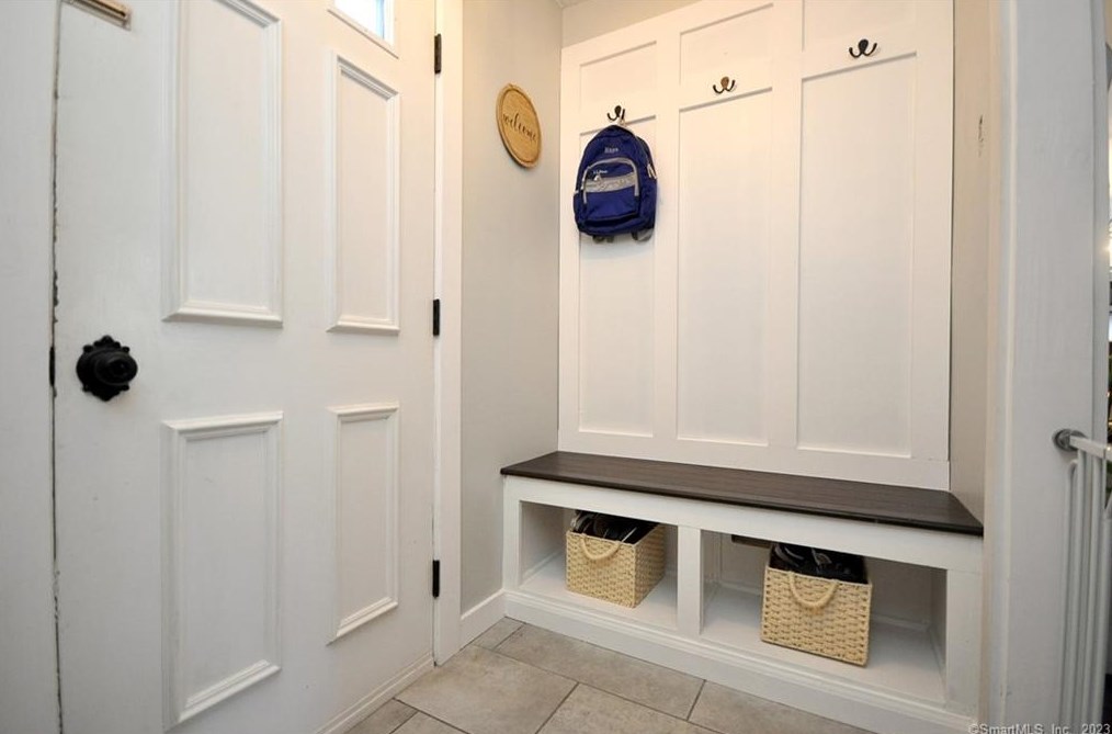 9 Highfield Dr, Unionville CT  06013-1510 exterior