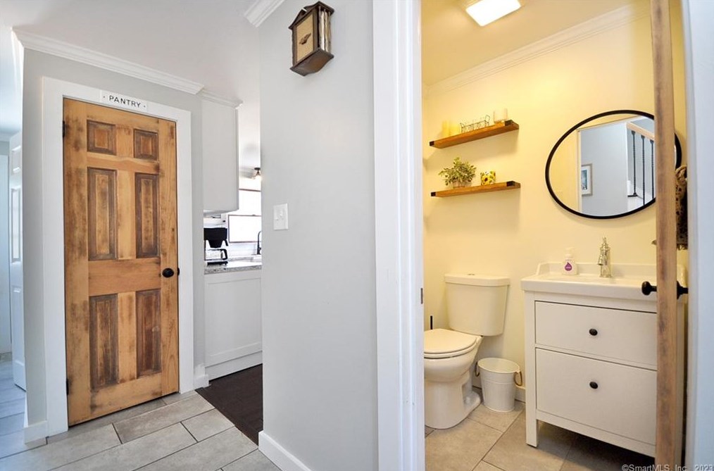 9 Highfield Dr, Unionville CT  06013-1510 exterior