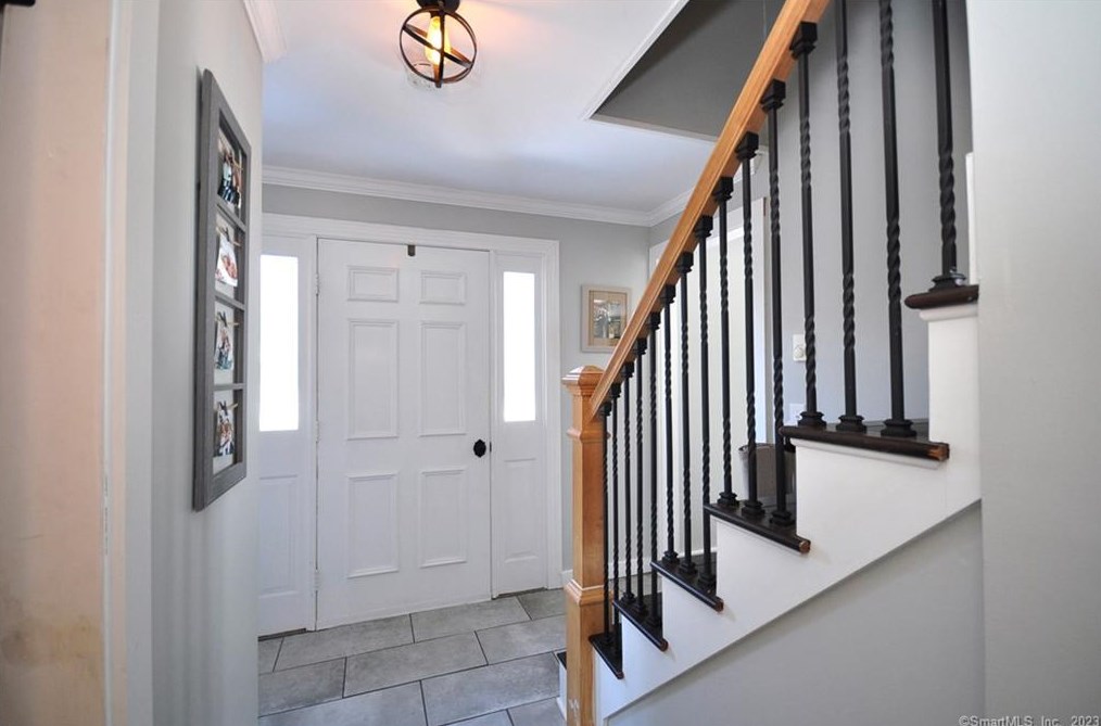 9 Highfield Dr, Unionville CT  06013-1510 exterior