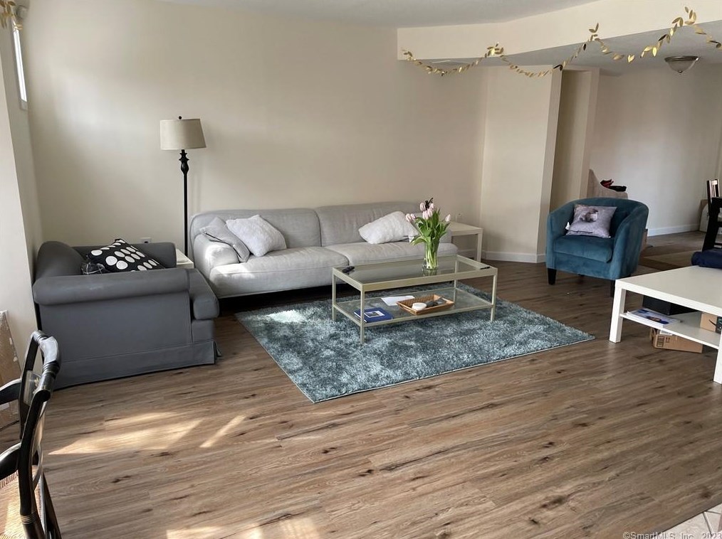 90 Howe St #b, North Haven, CT