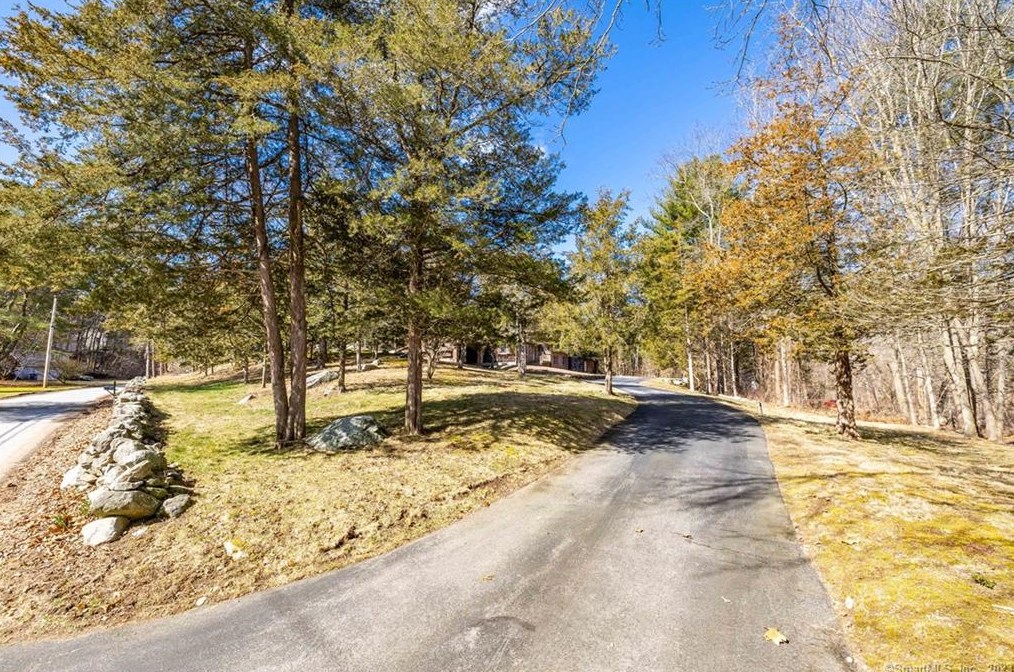 31 Gifford Ln, Bozrah, CT 06334