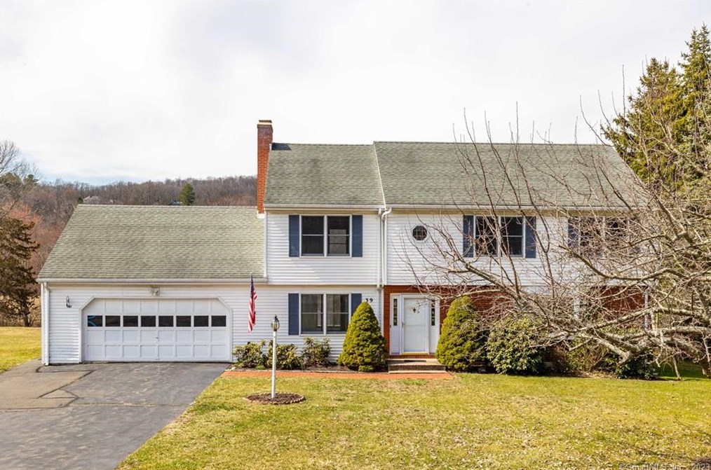 39 Duncaster Rd, Bloomfield, CT 06002