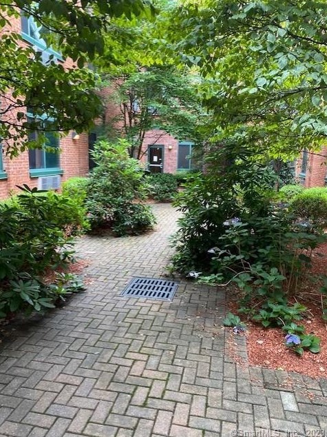 390 Charles St #apt 208, Bridgeport, CT 06606