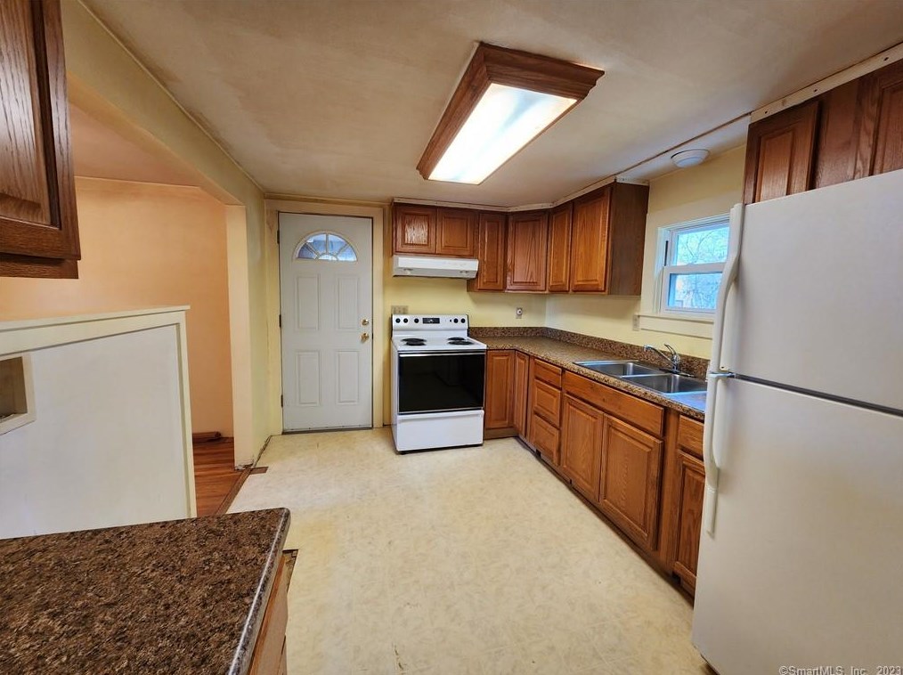 176 Great Neck Rd, Waterford, CT 06385