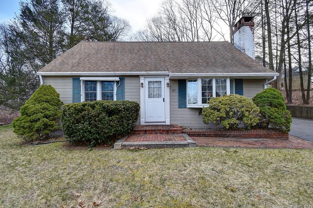 277 Hull St, Bristol, CT 06010
