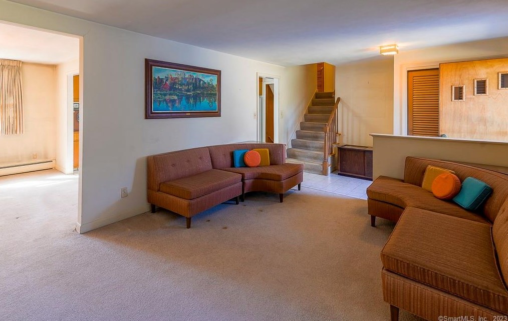 17 Faxon Dr, Hartford, CT 06117-1109